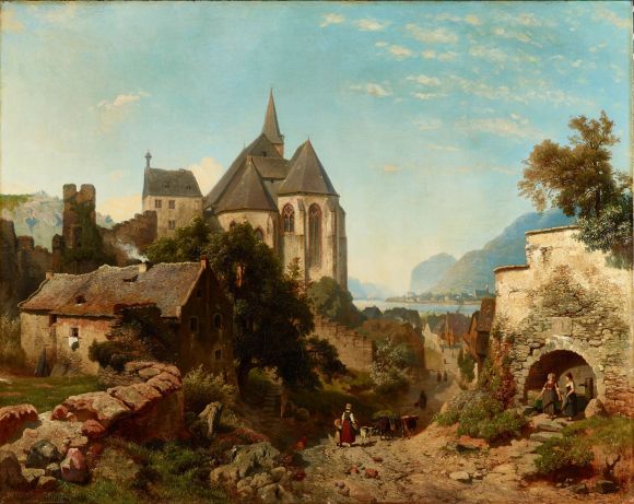 Blick auf eine Kirche und einen steinigen Weg, der ins Bild hinein führt. Im Hintergrund ein Fluss und Berge.
