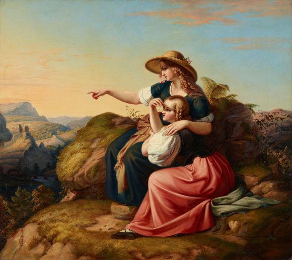 Zwei junge Frauen sitzen auf einer Felsklippe über einer Flusslandschaft. Die eine deutet in die Ferne, die andere beschattet ihr Gesicht mit der Hand.