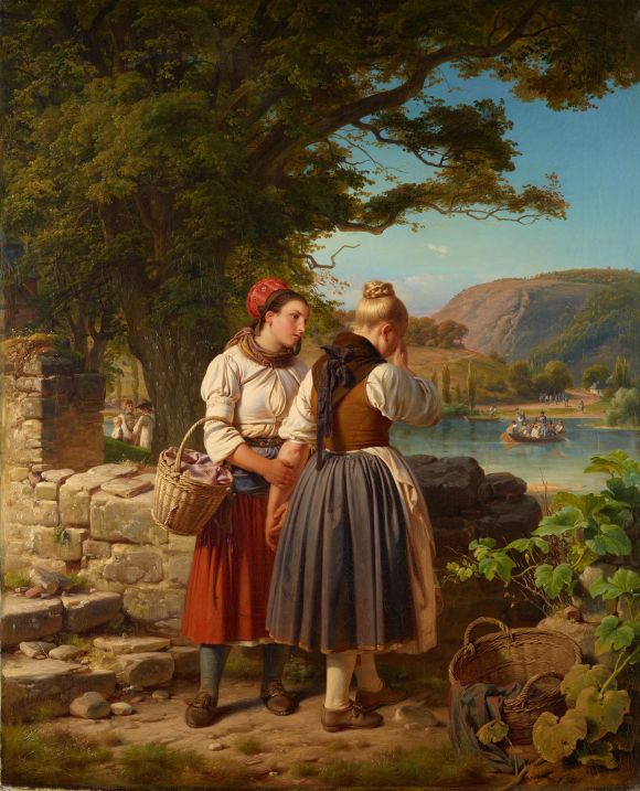 Zwei Frauen stehen am Ufer eines Flusses. Die eine schlägt die Hand vors Gesicht. Im Hintergrund entfernt sich ein Boot.